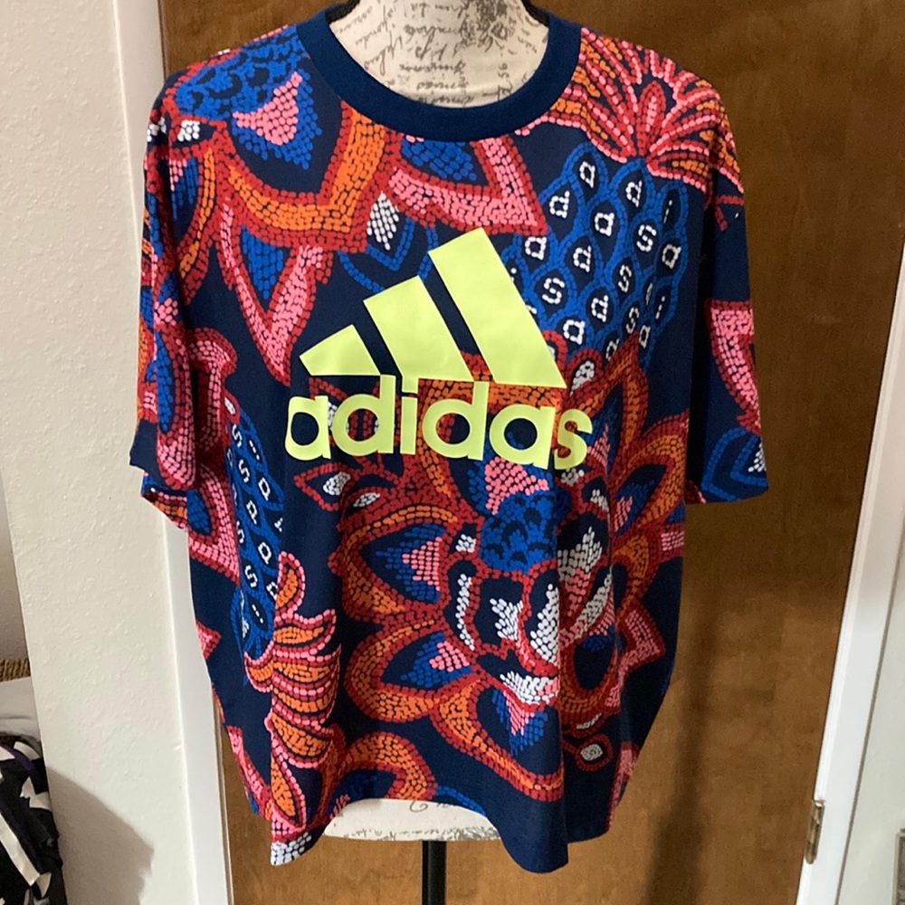 New with tags women’s size 2XL Adidas top.